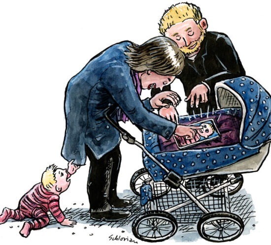 Eltern geben dem Handy mehr Aufmerksamkeit als dem Baby